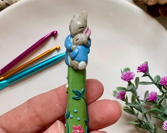 Kaninchen Umarmung Häkelnadel, Arthritis freundliche Häkelnadel, Peter Rabbit Design, Beatrix Potter Ton Illustration