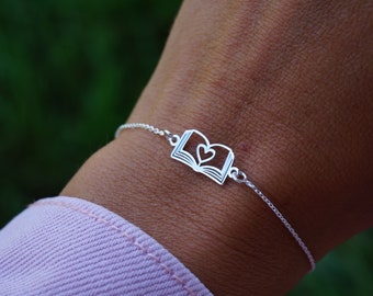 Silver bracelet. BOOK WITH HEART