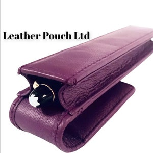 Astuccio portapenne in vera pelle viola con patta magnetica. Vera pelle fatta a mano.