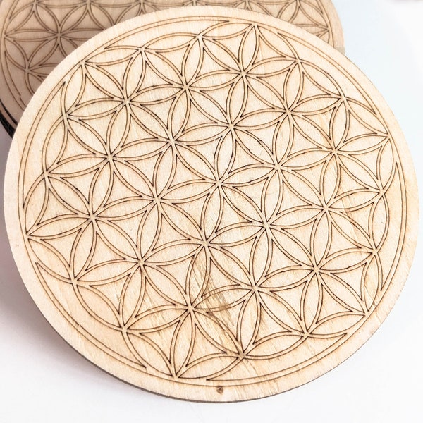 Plaque en bois avec gravure ou sculpture fleur de vie - Pour rechargement, décoration ou crystal grid - 10cm