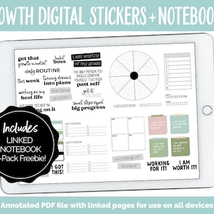 Puede incluir: Un planificador digital en la pantalla de una tableta con un diseño en blanco y negro. El planificador incluye una sección de mentalidad de crecimiento con pegatinas y un cuaderno enlazado. El texto "Includes Linked Notebook 4-Pack Freebie!" está en una pegatina circular negra. El texto "Annotated PDF file with linked pages for use on all devices" está en la parte inferior de la imagen.