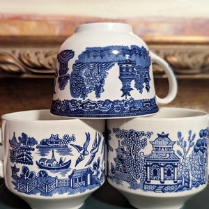 Vintage Blue Willow / Churchill  Cups, Set of 3