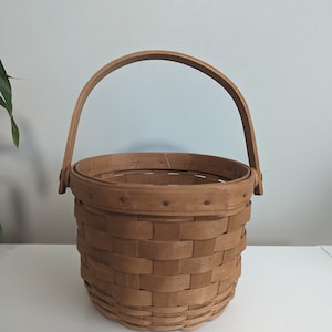 Longaberger Round Basket with a Handle