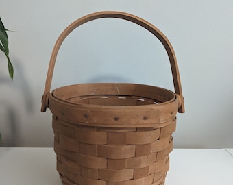 Longaberger Round Basket with a Handle