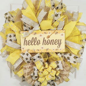 Front door wreath, bee wreath, Hello Honey, bee decor