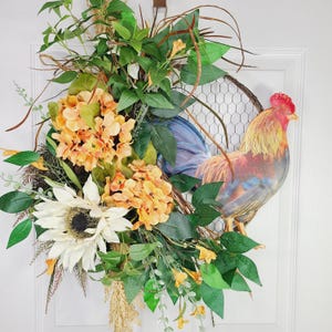 Farmhouse Rooster Wreath, Chicken Wire Wreath, Sunflower Door Decor, Farm Animal Wall Hanging, Rustic Kitchen Wreath