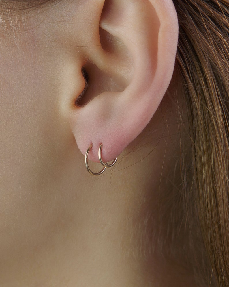 Very tiny Minimalist Hoop Earrings in Gold-Filled thin Sleeper Earrings, Hypoallergenic Helix, Tragus, Cartilage Hoop Gold Lip Ring, zdjęcie 8