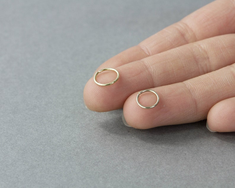 Very tiny Minimalist Hoop Earrings in Gold-Filled thin Sleeper Earrings, Hypoallergenic Helix, Tragus, Cartilage Hoop Gold Lip Ring, zdjęcie 10