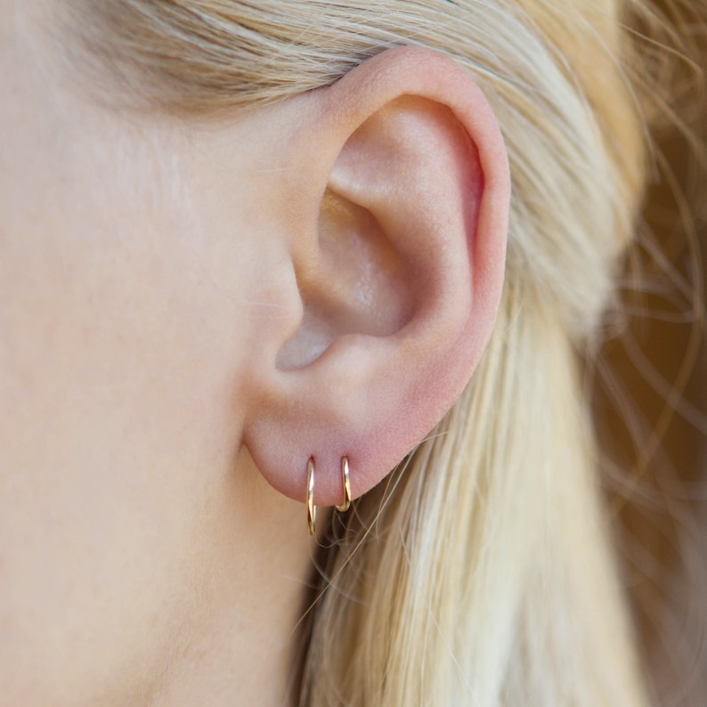 Very tiny Minimalist Hoop Earrings in Gold-Filled thin Sleeper Earrings, Hypoallergenic Helix, Tragus, Cartilage Hoop Gold Lip Ring, zdjęcie 7