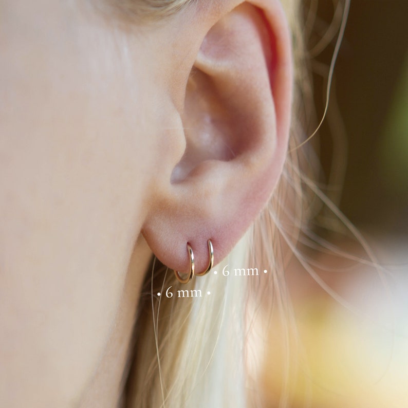 Very tiny Minimalist Hoop Earrings in Gold-Filled thin Sleeper Earrings, Hypoallergenic Helix, Tragus, Cartilage Hoop Gold Lip Ring, zdjęcie 6