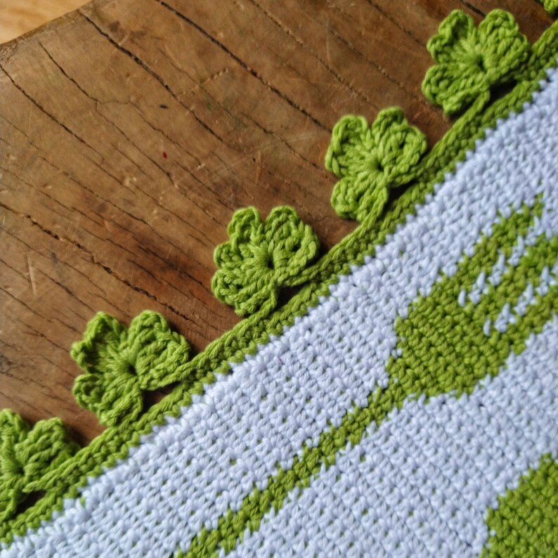 Crochet Pattern // Tapestry Crochet Placemat / Shamrock Place Etsy