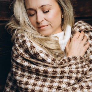 Crochet Pattern: Wool Scarf with Braided Fringe, Gingham Wrap, Highland Shawl, Classic Elegance, Checkered Gender Neutral Wrap, One size