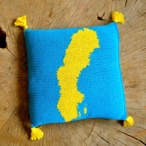 Crochet pattern/ Sweden Map and Flag Pillow Cover, Decorative Pillow with tassels, Throw Pillow, Scandinavia, Geography, map art
