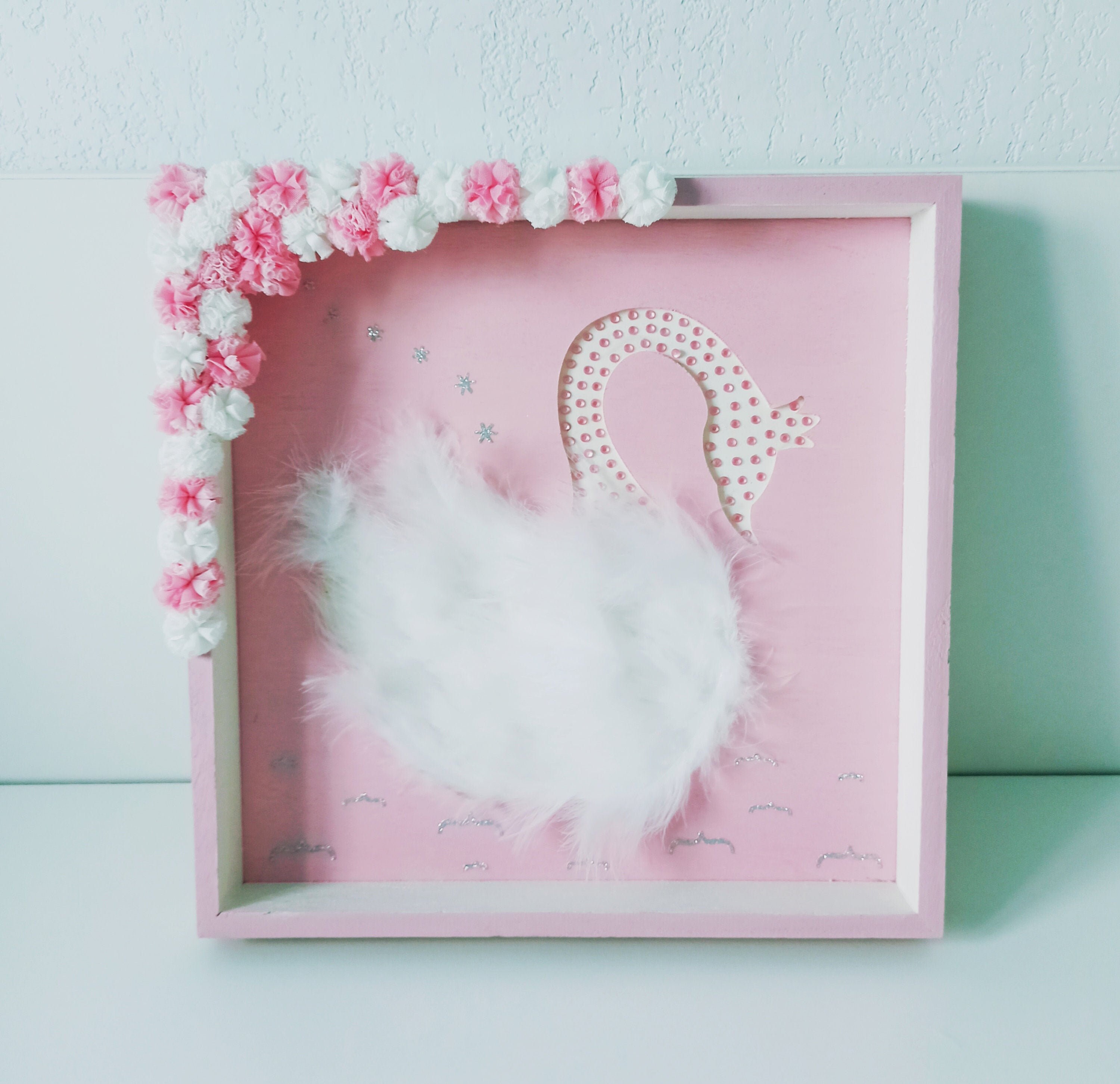 Cadre Décoratif Sweet Swan en Bois [Création Unique]