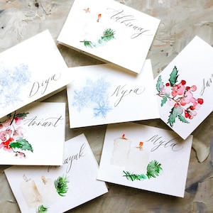 Gepersonaliseerde handgemaakte aquarel bloemen plaatskaarten voor bruiloft | Handgeletterde/kalligrafienaamkaartjes | Escortkaarten aquarel bloemen