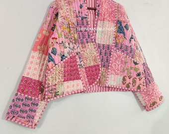Vintage Reversible Flower Steppjacke, Steppjacke, kurze Kimono-Frauen tragen neue Art-rosa Jacke, Wintermode