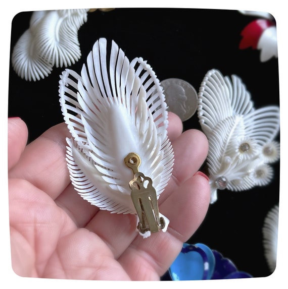 Vintage 1950s Feather-lite earrings, White Daisy … - image 7