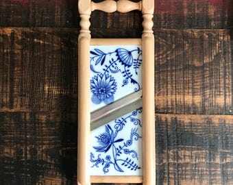 Vintage German Blue Onion (Zwiebelmuster) Mandoline Slicer, Ceramic & Wood, Vintage Farmhouse Kitchen Decor