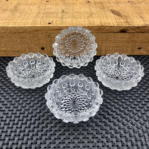 Vintage Lacy Daisy Glass Salt Dips - Set of 4 EAPG Open Salts