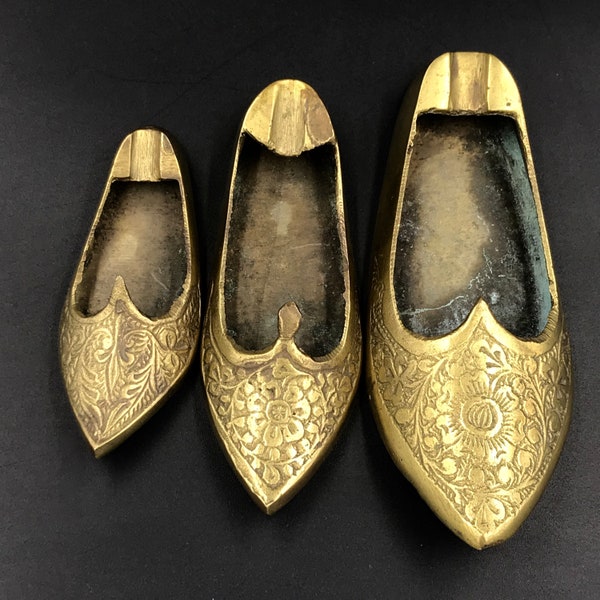 3 Graduated Size Brass Aladdin Slipper Ashtrays, Vintage Large, Medium, Small Brass Shoe Ashtrays Or Trinket Holders, Jewelry Holders