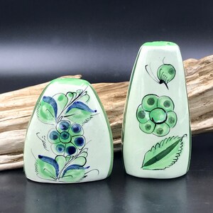 SIGNED VTG Mexican Tonala Ceramic Salt & Pepper Shakers, Mexican Folk Art CAT Cerámica Artística Tonalá Green and Blue Salt Pepper Shakers