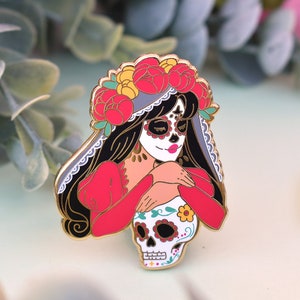 Pin de esmalte Dia de los Muertos / 1.8" de alto / Inspirado en el folclore mexicano