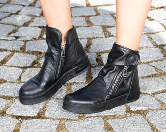 Black genuine leather sneakers/genuine leather boots