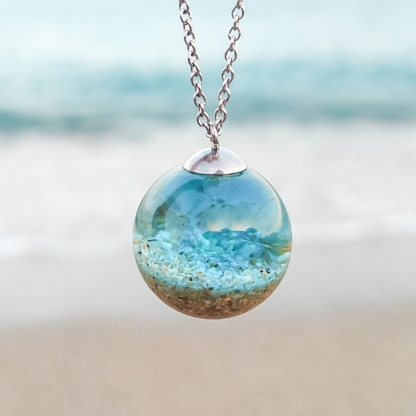 Collier de sable de plage, collier d'eau de mer, bijoux de plage, cadeaux uniques pour les amoureux de la plage, bijoux sur le thème de l'océan, collier en résine bleue