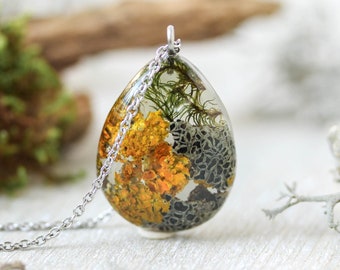 Lichen and moss necklace, Real plant necklace, Forest inspired jewelry, Nature lover gifts for women or men, Terrarium necklace pendant