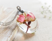 Dainty rose necklace, Terrarium resin necklace, Real rosebud flower necklace, Crystal resin jewelry, Pink rose flower necklace, Gift for her