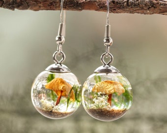 Terrarium mushroom earrings, Woodland inspired earrings with plants and flowers, Mushroom gifts ideas for her, Terrarium resin jewelry