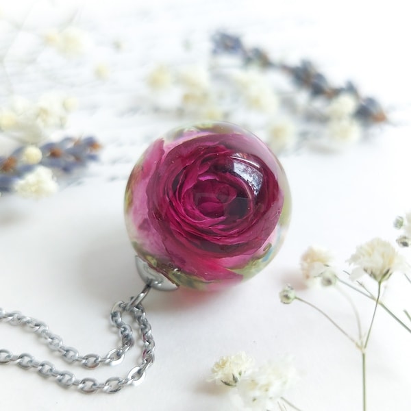 Purple rose necklace, Dry rose necklace, Purple flower necklace, Rose bud necklace, Special gift for women, Rose bud jewelry, Resin necklace