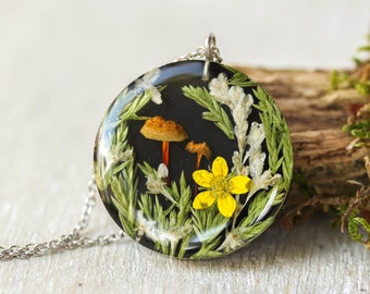 Mushroom resin necklace, Nature inspired necklace, Pressed flower necklace, Real leaf necklace, Gift for women, Mushroom terrarium necklace