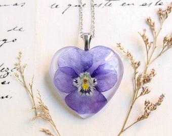 Light purple flower necklace, Pansy necklace, Pressed flower resin necklace, Lavender color jewelry, Gifts for mother, Purple heart necklace