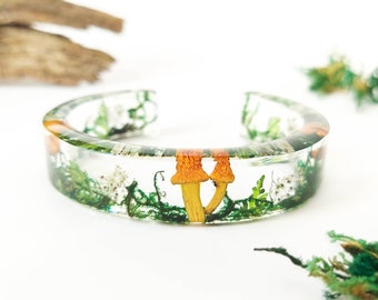 Woodland bracelet, Mushroom resin bracelet, Green moss bracelet, Terrarium bracelet, Fairy jewelry for women, Resin bangle bracelet