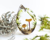 Wanderlust necklace, Resin mushroom necklace, Terrarium necklace pendant, Wanderlust gift ideas, Natural jewelry, Pressed moss necklace