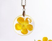 Buttercup flower necklace, Dried flower resin jewelry, Unique gift for sister birthday, Round pendant necklace, Yellow floral jewelry
