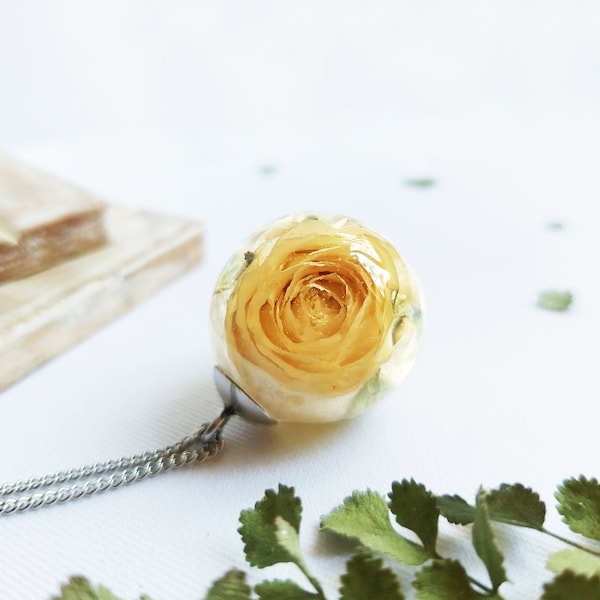 Collier de fleur de rose jaune, collier de fleur de rose véritable, bijoux de rose jaune, cadeau de 40e anniversaire pour elle, collier floral jaune, cadeau de soeur