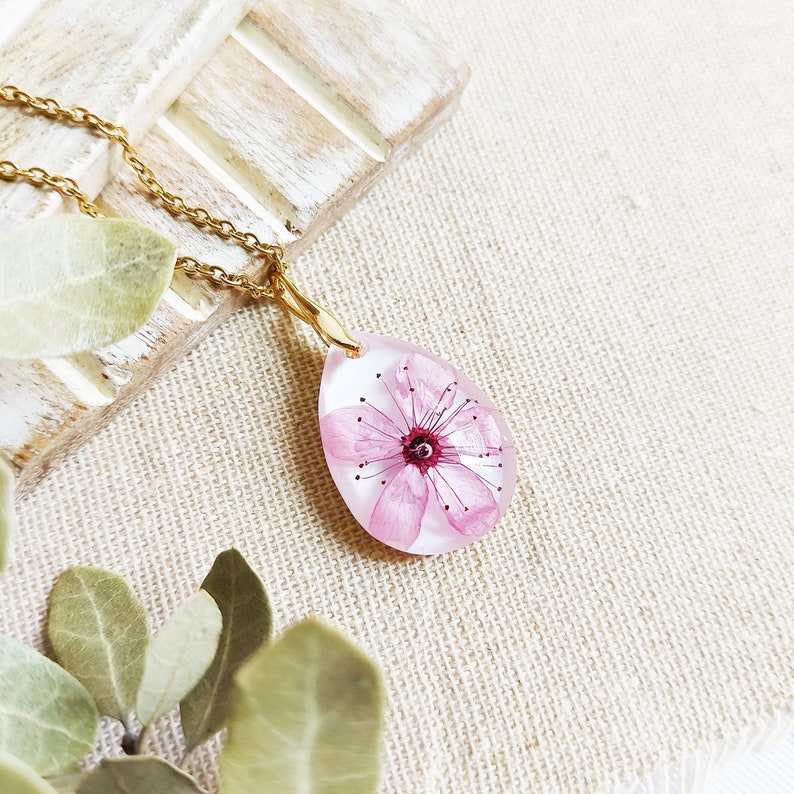 Unique handmade real cherry flower collar made of transparent resin inspired by the spring. Magical crystalline necklace to have a piece of nature always with you. Customizable chain length. Teardrop shaped in shape, it is 0.79x1.10 inches.