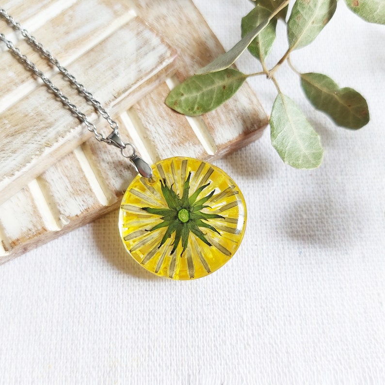 Unique handmade semi-spherical resin pendant made of crystalline resin with a big dandelion flower inside. Cute resin necklace to have a piece of nature always with you. Plated hypoallergenic stainless steel chain. Unique handmade creation for you!
