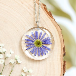 September birth flower necklace, Aster flower necklace, Dried flower resin jewelry, Birthday gifts for women friend, Purple flower necklace image 3