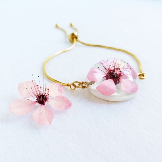 Flower Blossom Bracelet -  in 2023  Blossom bracelet, Spring bracelet,  Bracelets handmade beaded