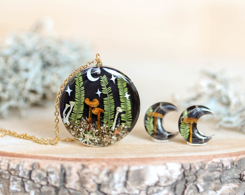 Forest necklace with real mushroom and leaf, Moon and star necklace, Nature lover jewelry, Mushroom terrarium necklace, Pixie cup lichen image 8