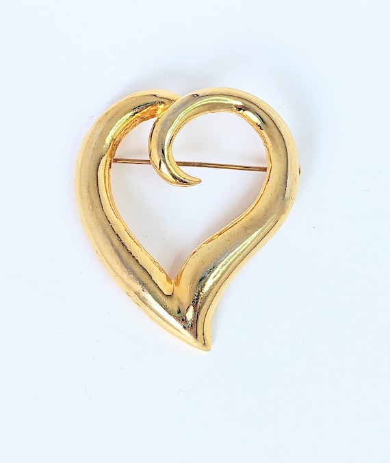 Signed AAI Gold Tone Modernist Heart Brooch
