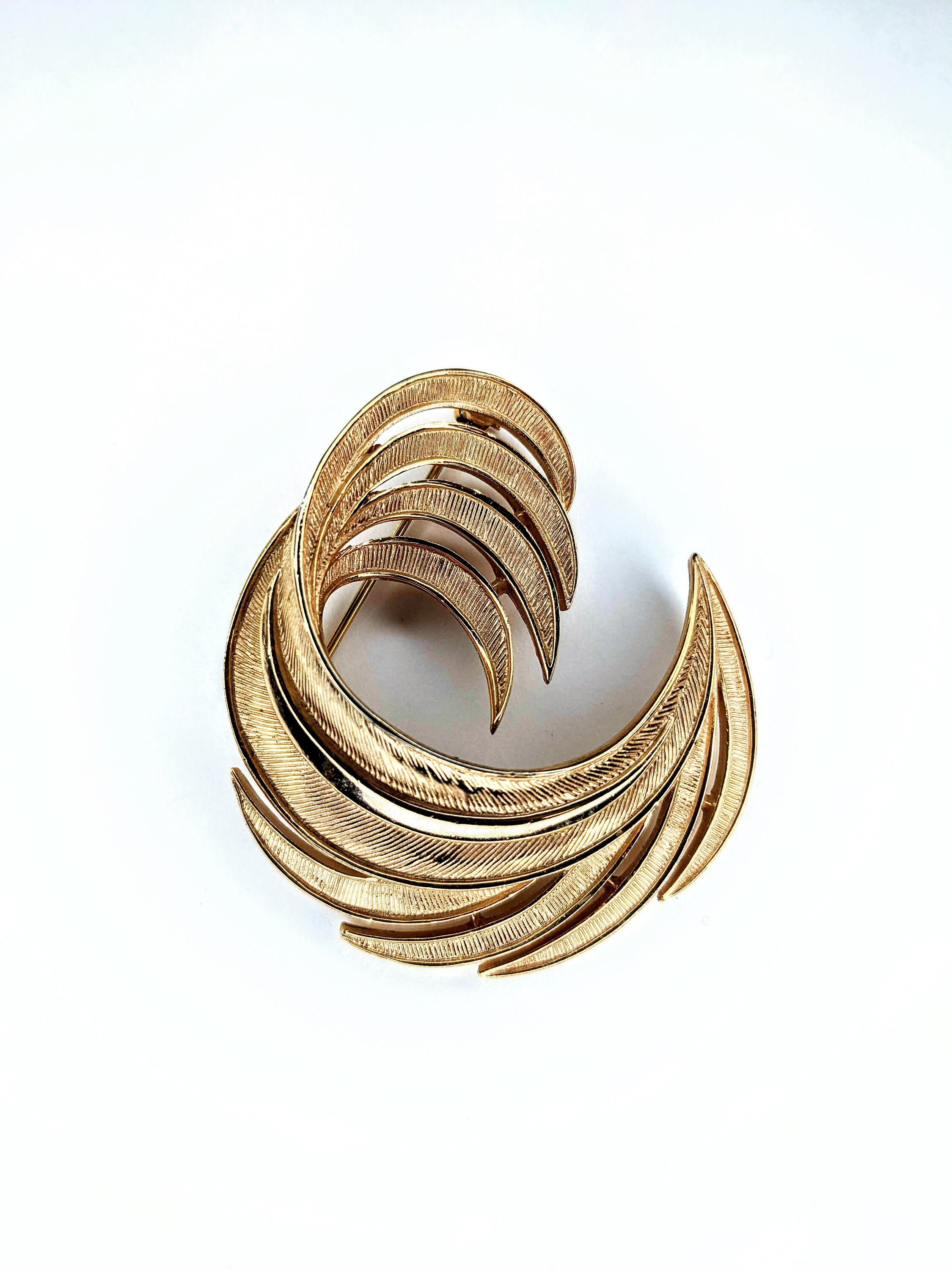 行列のできるレビュー商品、集めました。高評価アイテム Feather TRIFARI Crown Vintage Signed Brooch Etsy - アクセサリー