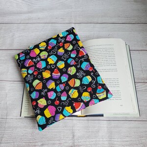 Cupcake themed padded book sleeve, padded tablet sleeve, book cover, book protector, cookbook gift, reader gift, bookish, baker gift