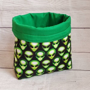 Alien themed fabric basket bin bag, extraterrestrial party decorations, housewarming gift, candy basket, reusable gift basket, outer space
