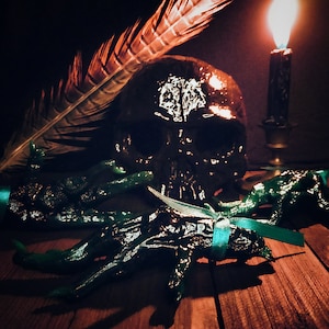 Green Hoodoo Chicken Foot, Money Drawing, Good Fortune, Gambling Luck, Voodoo, Witchcraft, Oddities, Curiosities, Occult, Altar Decor