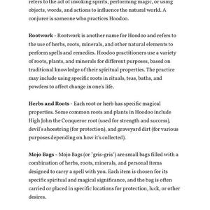 Op de afbeelding: Een zwart-wit tekstdocument met de titel "Core Beliefs and Practices" en een beschrijving van Hoodoo-praktijken, waaronder conjureren, rootwork, kruiden en wortels, en mojo-zakjes.
