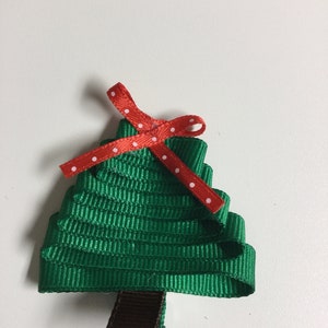 Christmas tree ribbon sculpture hair clip image 2